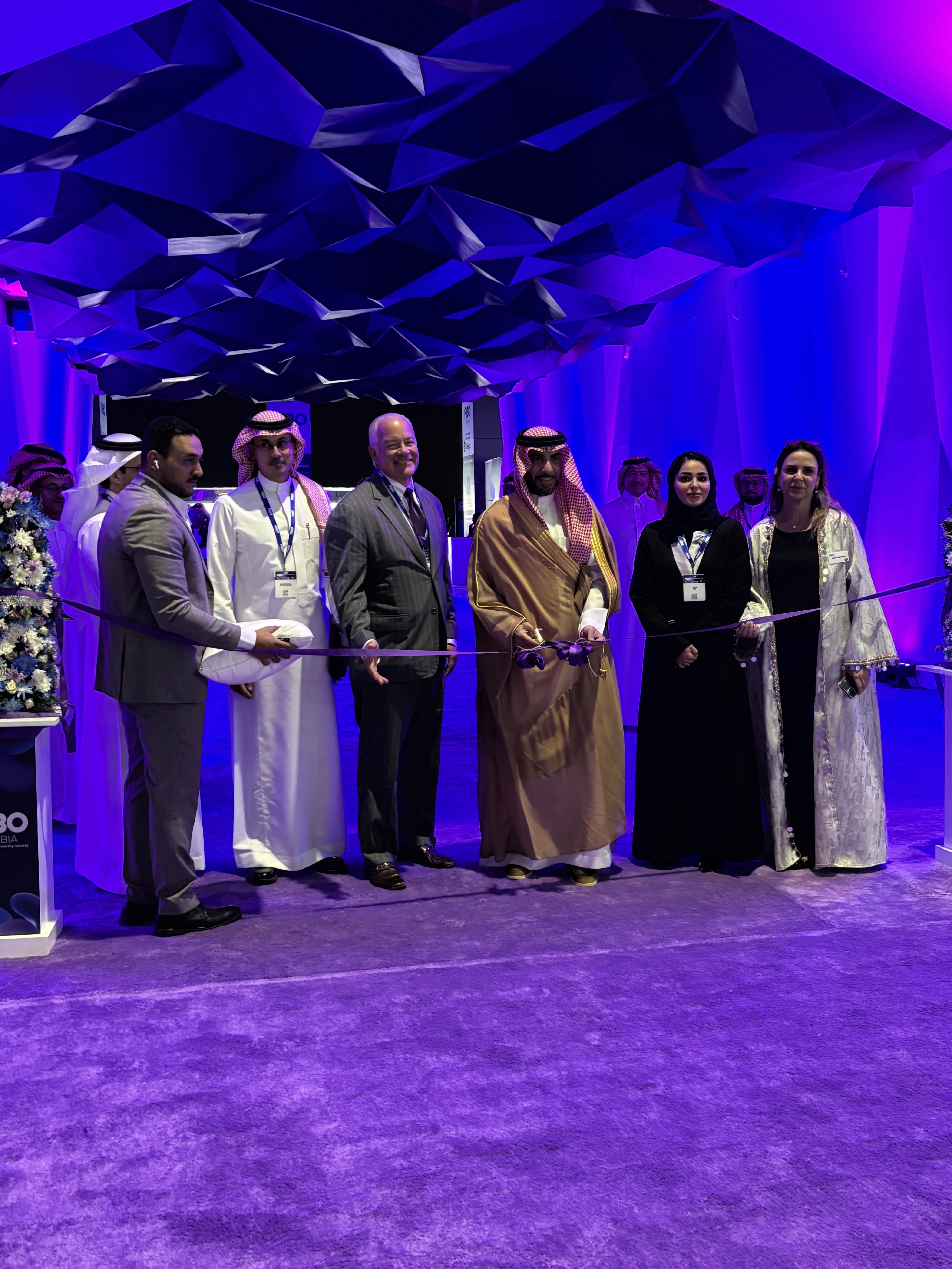 Two m&m characters, red and blue, stand on platforms.